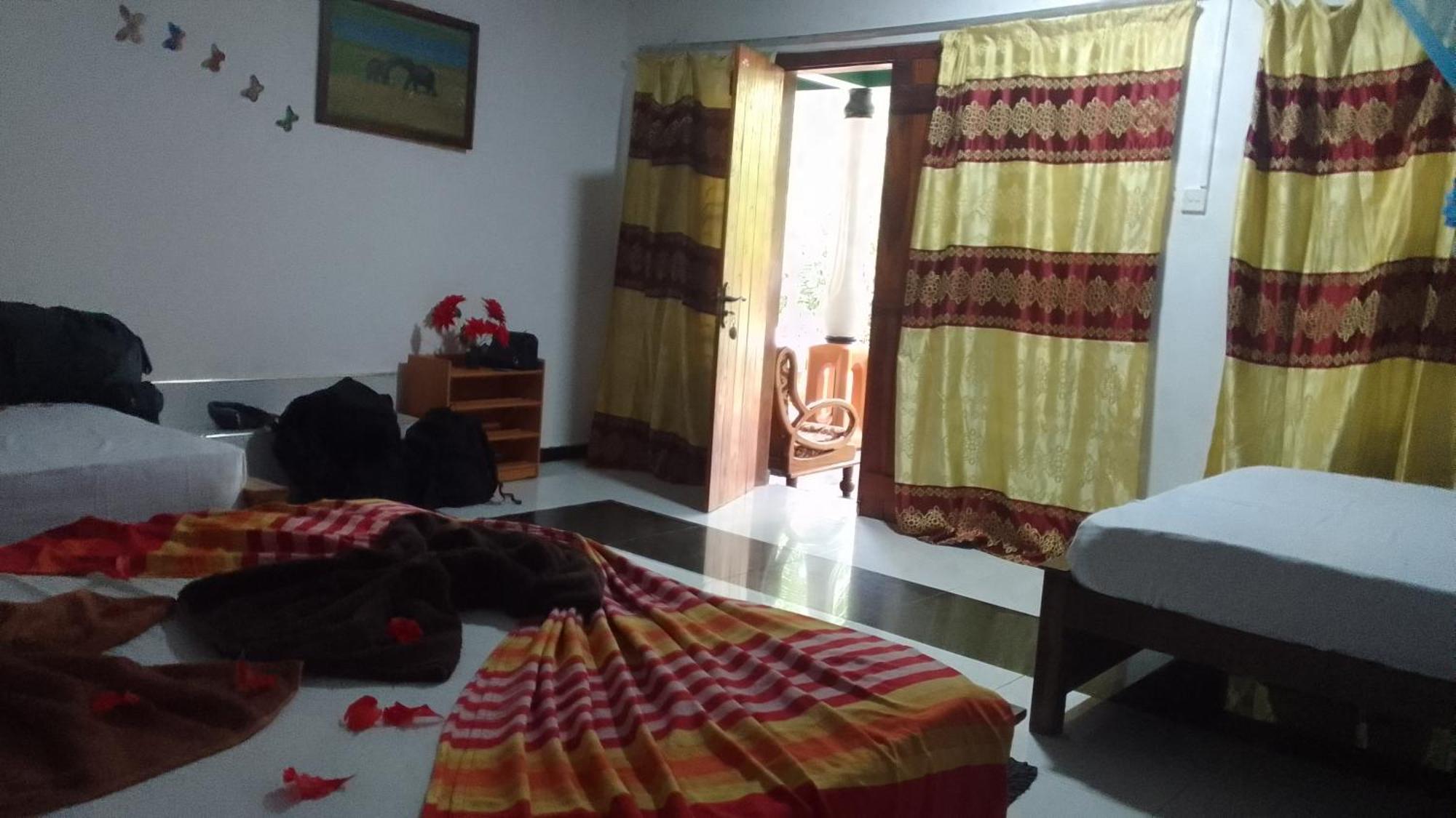 Sigiriya Village Home Stay Стая снимка